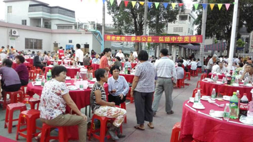 泡芙APP官网下载苹果漆厂家 明邦化工走进新塘社区爱心敬老.jpg